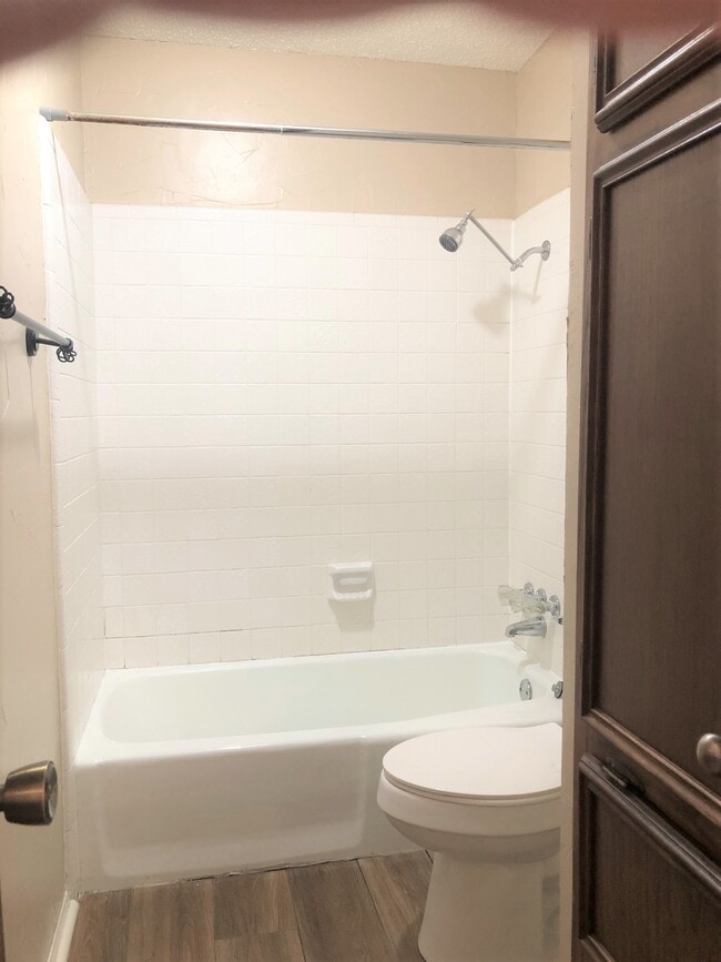 Building Photo - 6503 Hart Ln