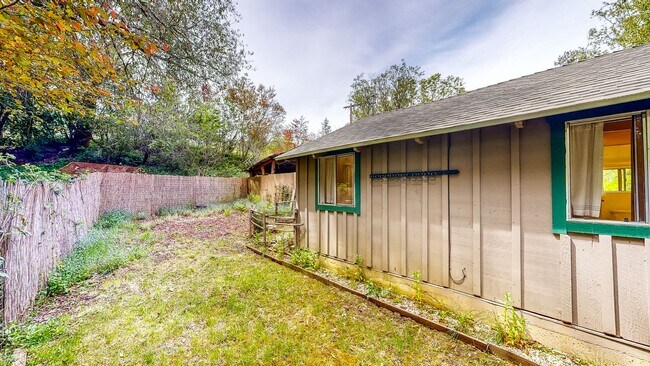 Building Photo - Adorable West County One Bedroom Cottage
