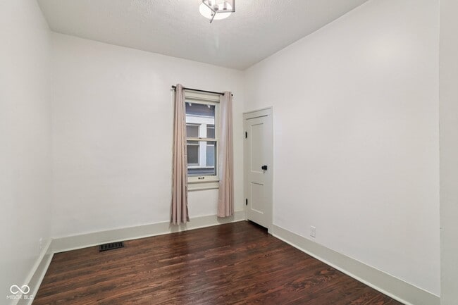 Building Photo - 615 N Grant Ave