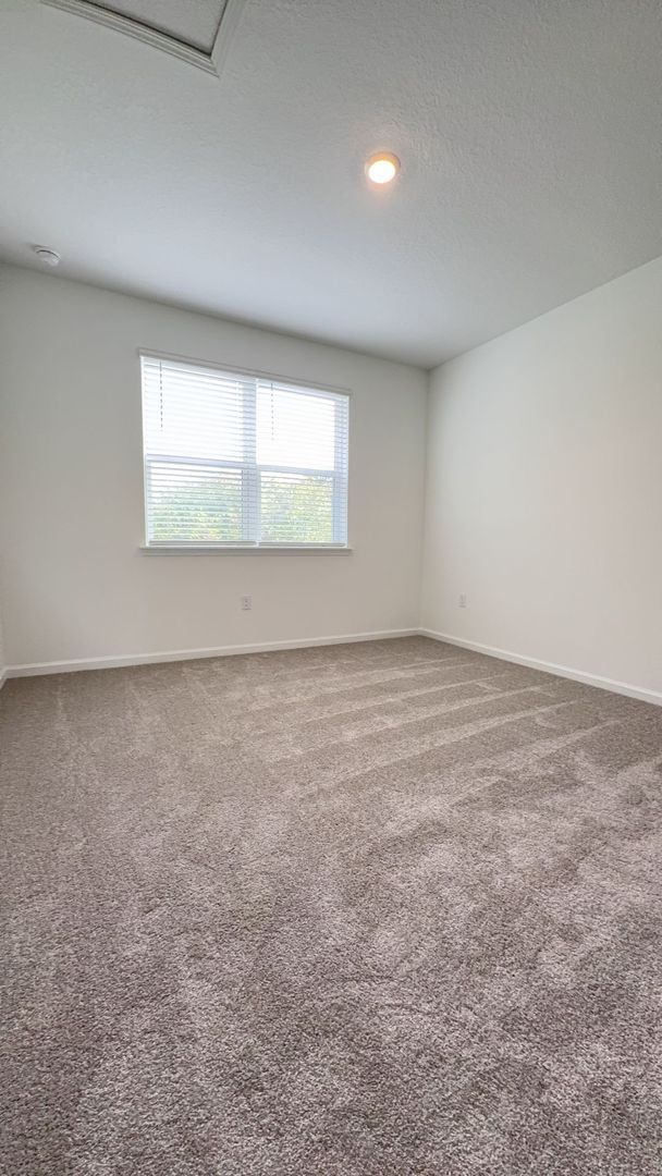 Building Photo - Luxury 3 Bedroom 2.5 Bath 2 car garage Townhome in the Gated Community of the Hammock