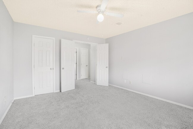 Building Photo - 15707 Baytree Dr