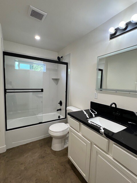 Building Photo - 205 W 20th St