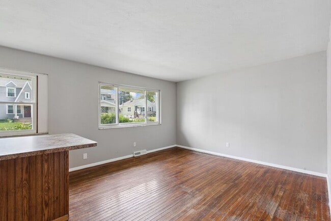 Building Photo - 4111 Parrakeet Ave