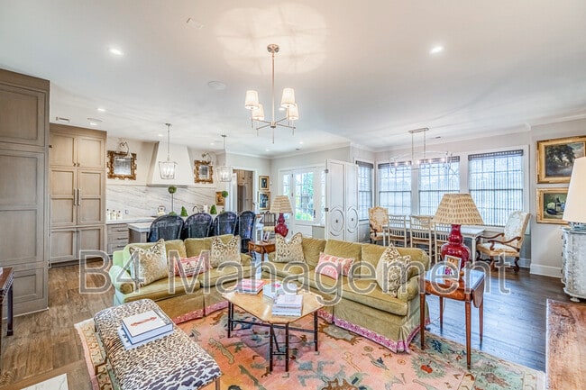 Building Photo - 103 Alester Square