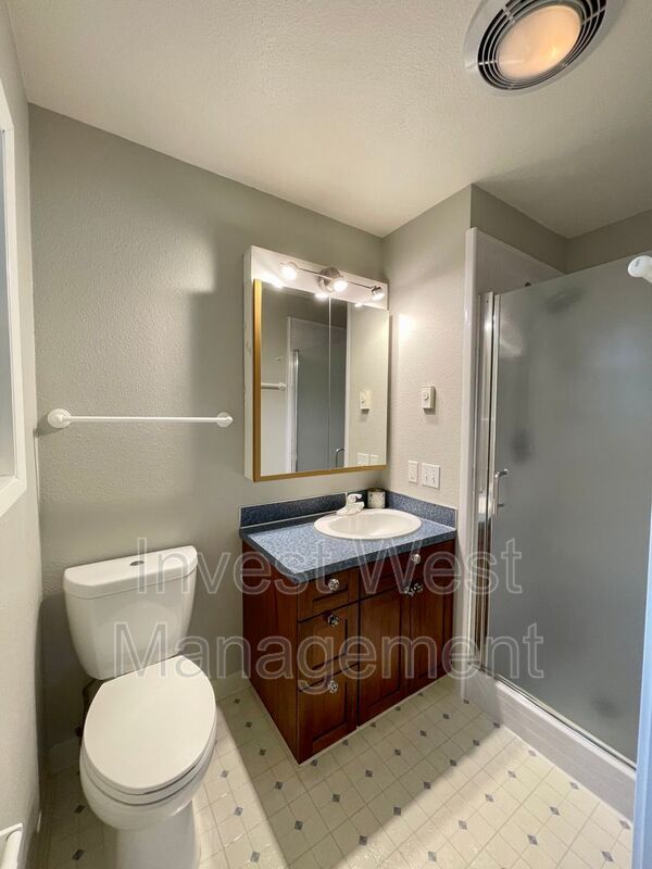 Building Photo - 6224 NW Dogwood Dr