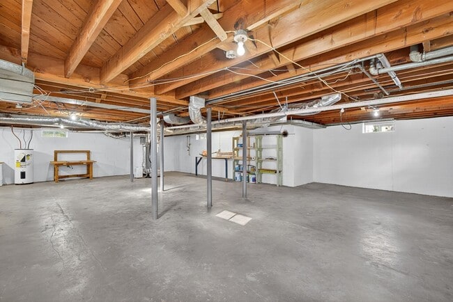 Building Photo - 250 Gillespie Dr NE