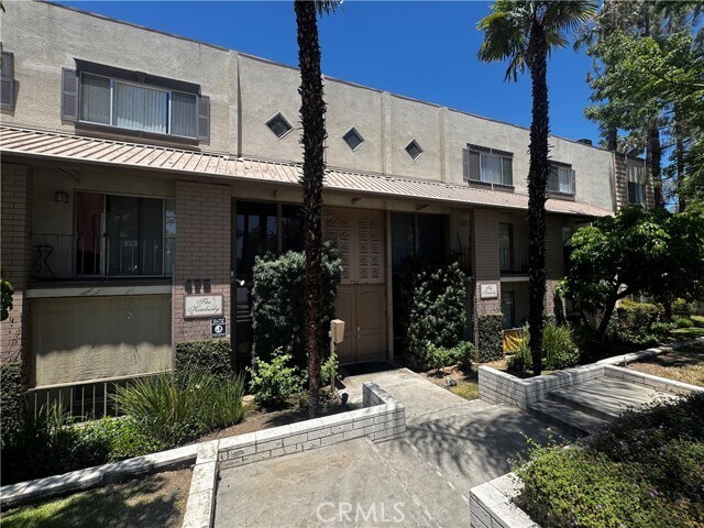 Building Photo - 475 E Cypress Ave