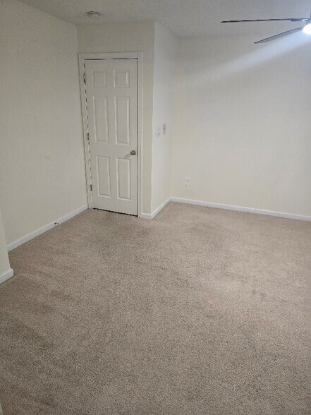 Building Photo - 8360 Sotheby Dr