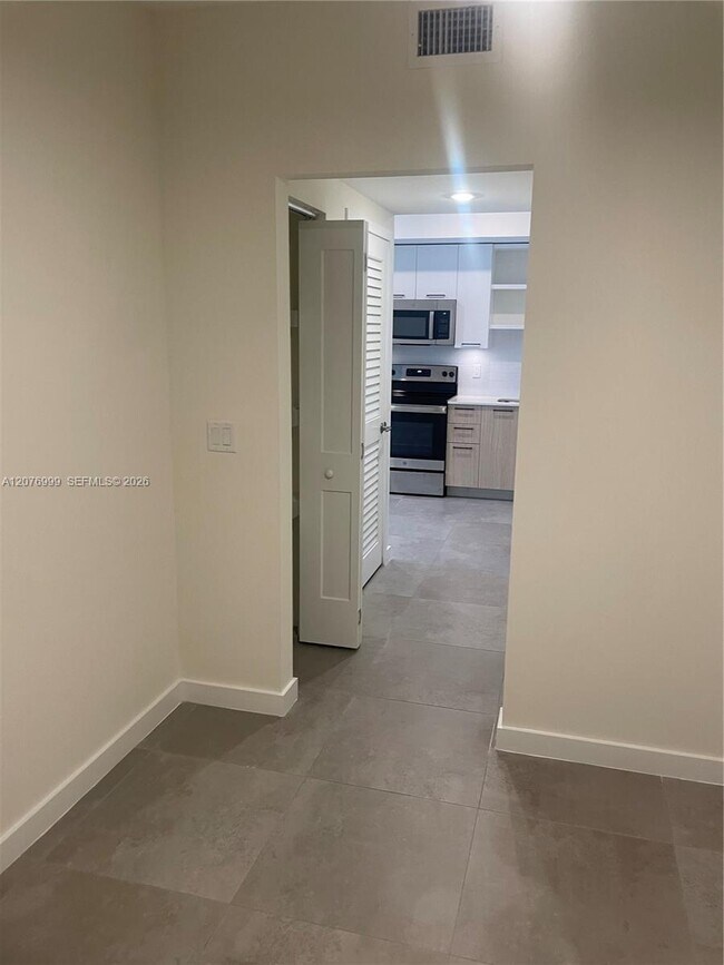 Building Photo - 16395 Biscayne Blvd
