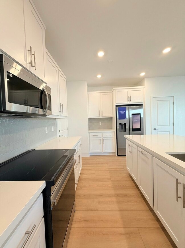 Building Photo - 397 N Paso Robles Dr