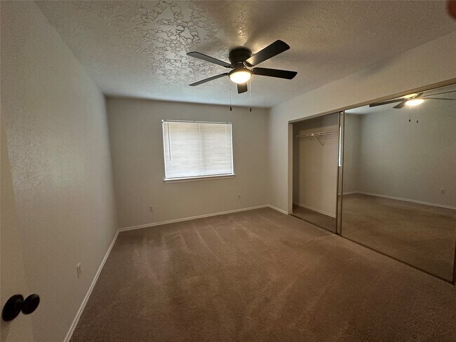 Building Photo - 2934 Poplar Creek Ln