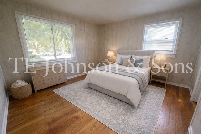 Building Photo - 3BR Home with Stainless Steel Appliances, Hardwood Floors & Carport