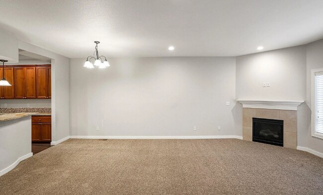 Building Photo - 1/2 OFF FIRST MONTH RENT! Beautiful and Spacious Single Family Condo in Fantastic NE Salem Location