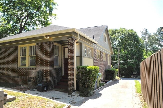 Building Photo - 602 Sherwood Rd NE