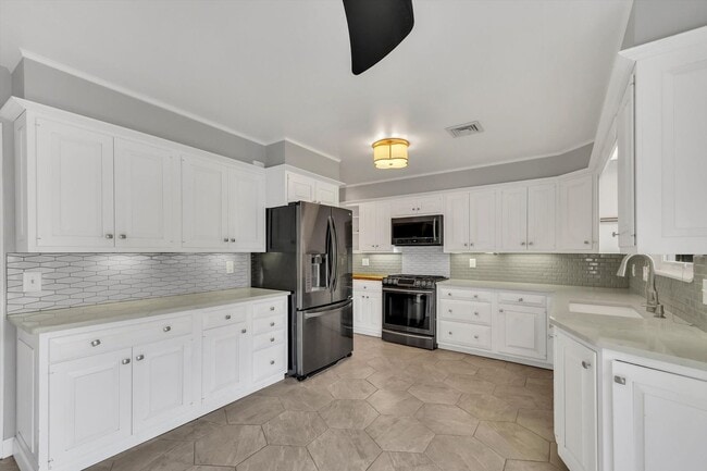 Building Photo - Amazing Backyard Oasis in Applewood - Available Soon - Schedule a tour TOAY!!