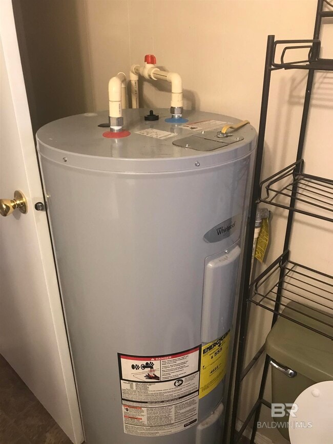 Building Photo - 20370 US-90