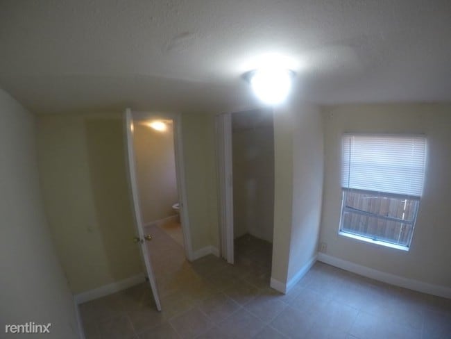 Building Photo - 1 br, 1 bath Condo - 113 W Hanlon St