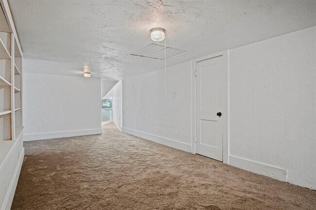 Building Photo - 609 SW 30th St