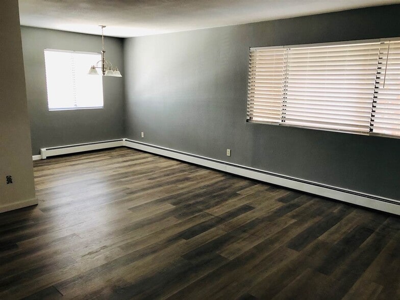 Living/Dining room - 1140 Walnut Ave