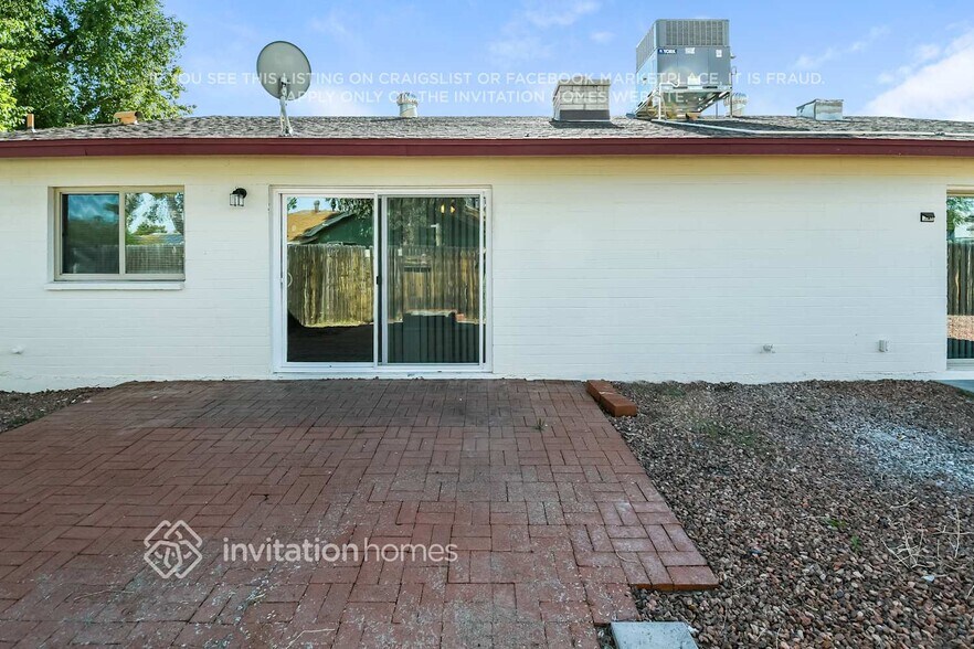 Building Photo - 2636 E Cactus Rd