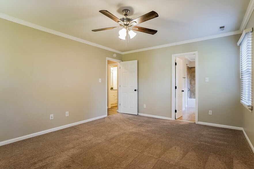 Building Photo - 1608 Maybrook Dr