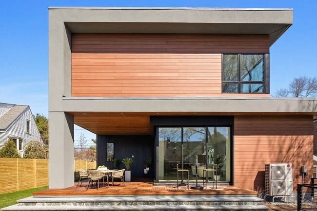 Building Photo - 90 Auburndale Ave