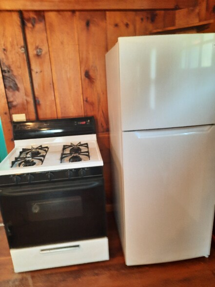 Building Photo - 86 Forest St