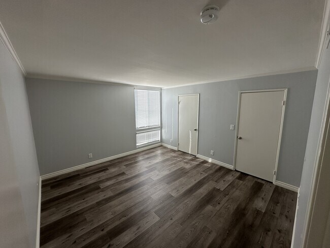 Building Photo - 9900 Jordan Ave