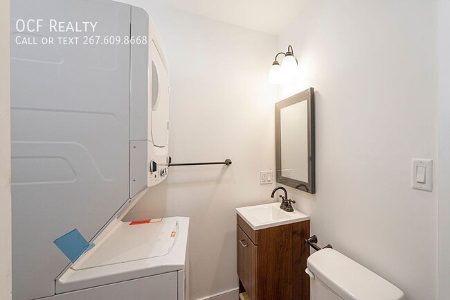 Building Photo - Point Breeze Two Bedroom Apartment