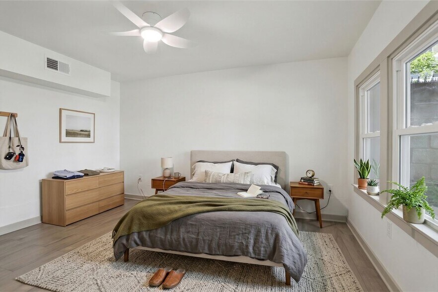 Building Photo - 720 Spain St