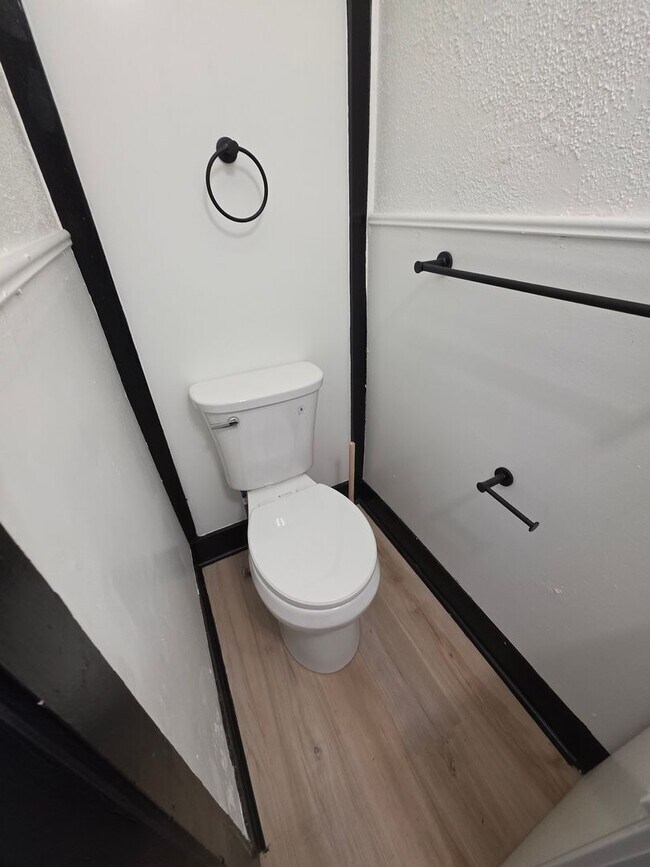 Building Photo - updated 4 bedroom 2.5 Bathroom house for rent