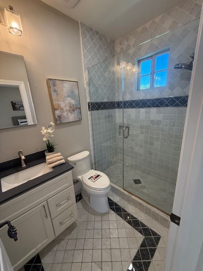 Building Photo - Luxury Two-Story 4BD/4.5BA Home, Located i...