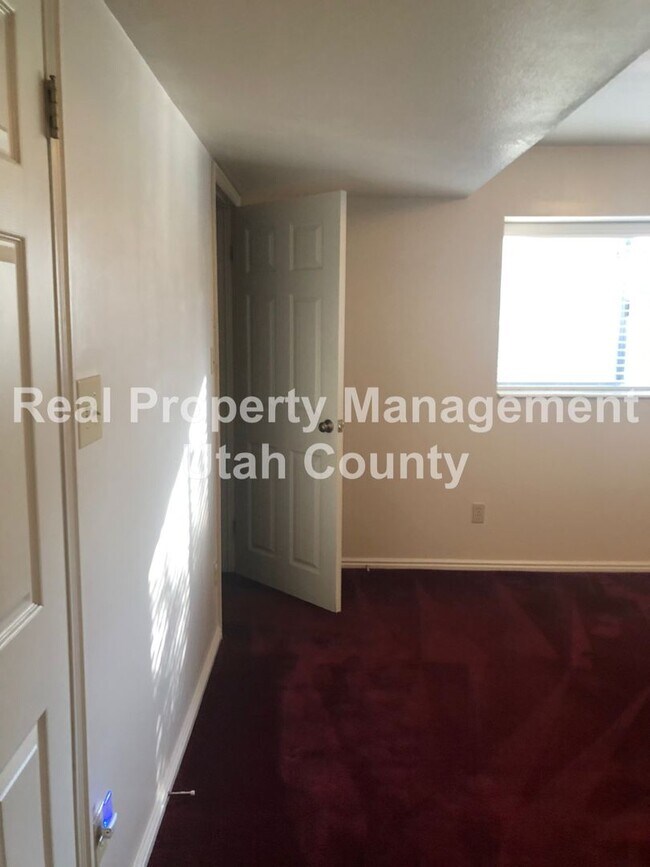 Building Photo - Spacious Lehi Home