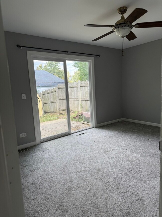 Building Photo - 1742 Amherst Cir