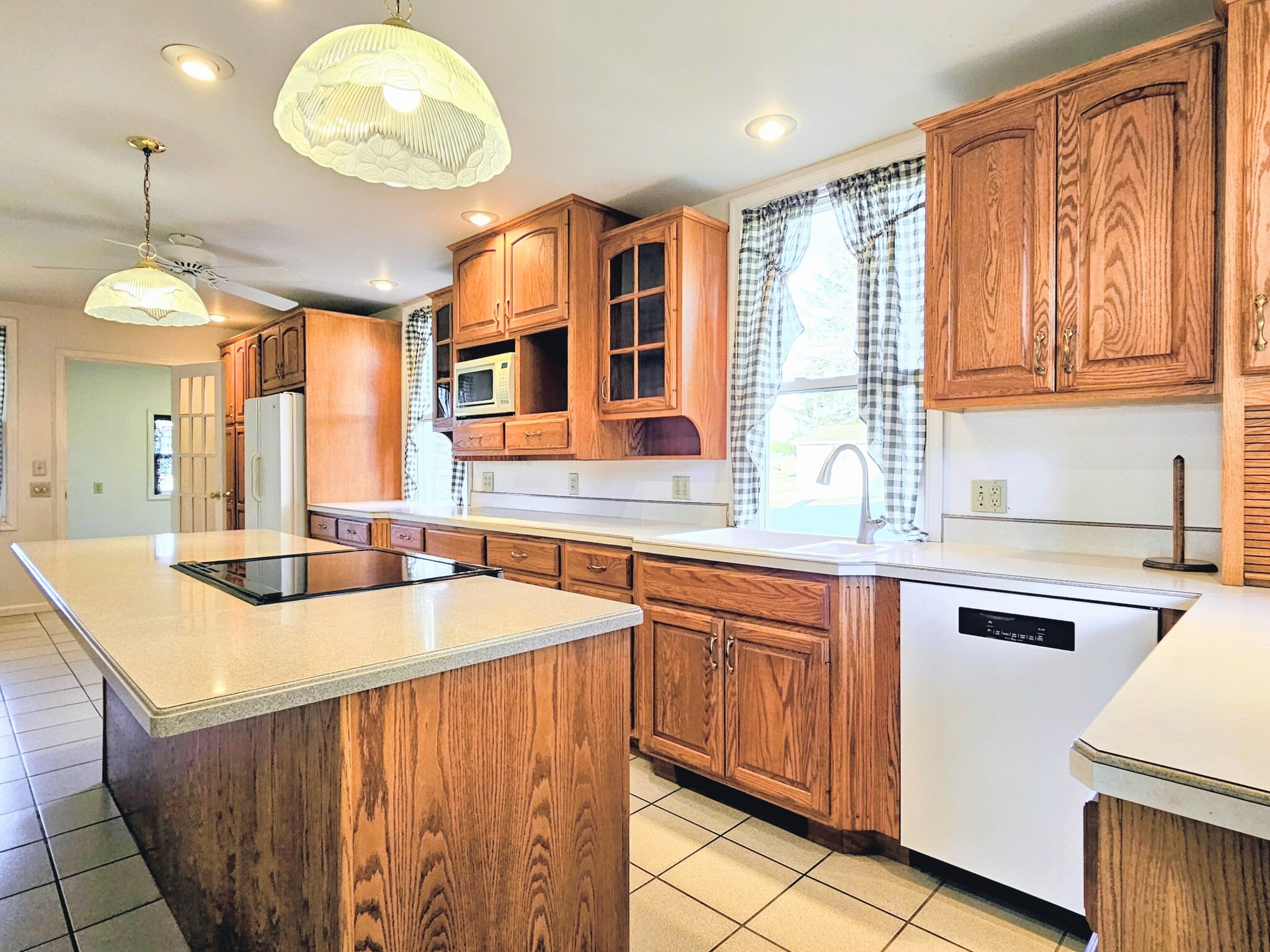 Building Photo - 461 W Main Ave