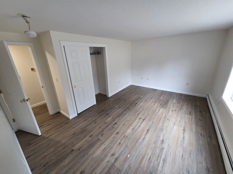 Building Photo - 5 Pine Crest Cir