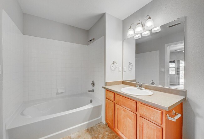 Building Photo - $1,950.00 - 2 Beds, 2 Bath, Condo in Auror...