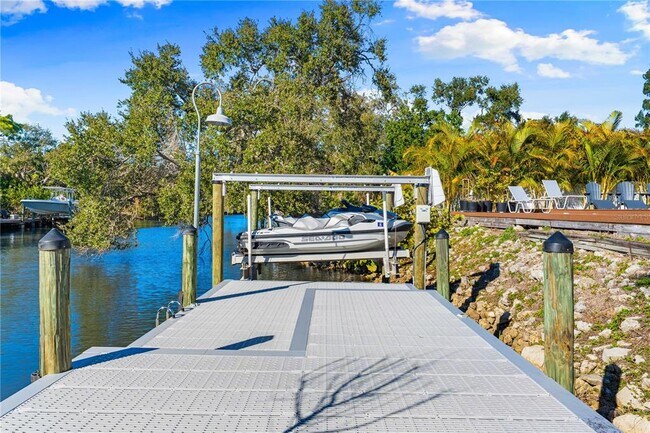 Building Photo - 2500 Monterey St