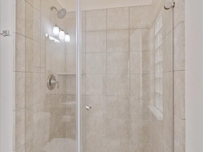 Building Photo - 5502 Lunia Ln