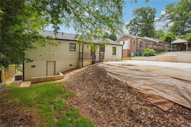 Building Photo - 720 N Parkwood Rd