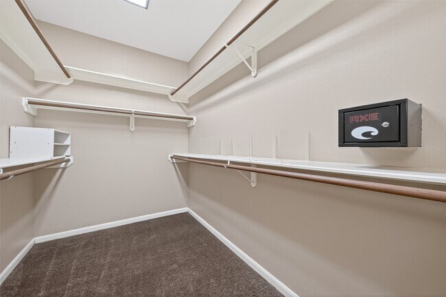 Building Photo - 232 Doncaster