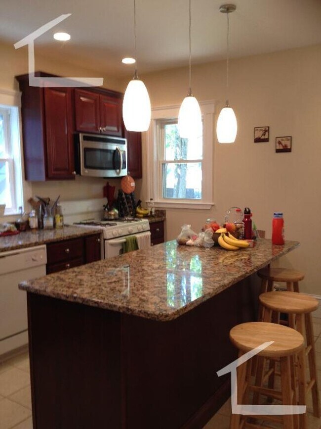 Building Photo - Renovated 5 Bed in Brighton – Central Air – W/D in Unit – 9/1 Move-In