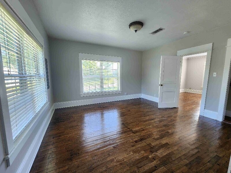 Building Photo - 149 Cedar Ln