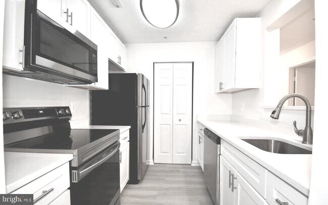 Building Photo - 12901 Churchill Ridge Cir