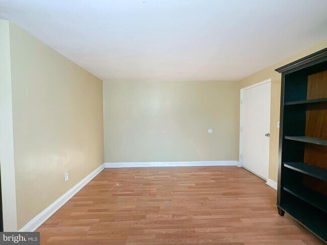 Building Photo - 4810 Quarles St NE