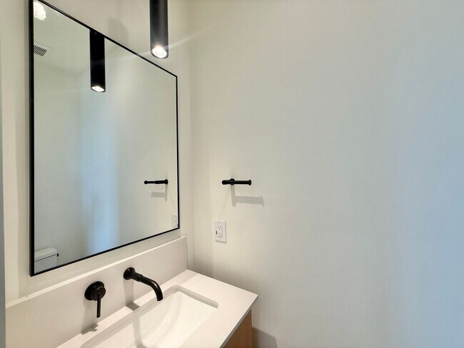 Building Photo - 1304 Chamblee Hl Ct