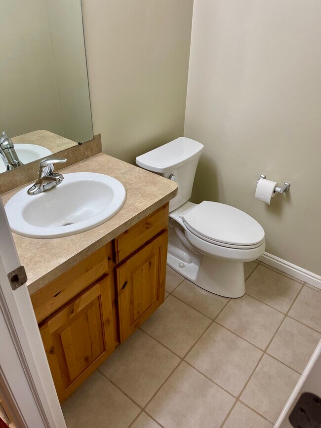 Main Floor Bathroom - 2876 W 3965 S