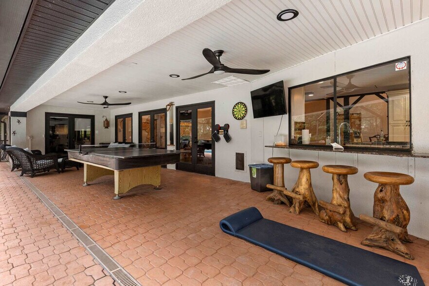 Building Photo - 926 Riverhills Dr