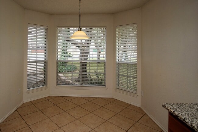 Building Photo - Great 1 story home on a pretty lot with lots of trees!