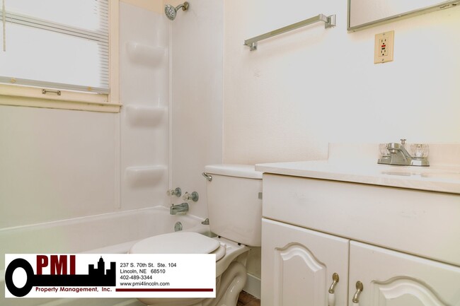 Building Photo - 2 Bedroom, 1 Bathroom House for Rent; Avai...